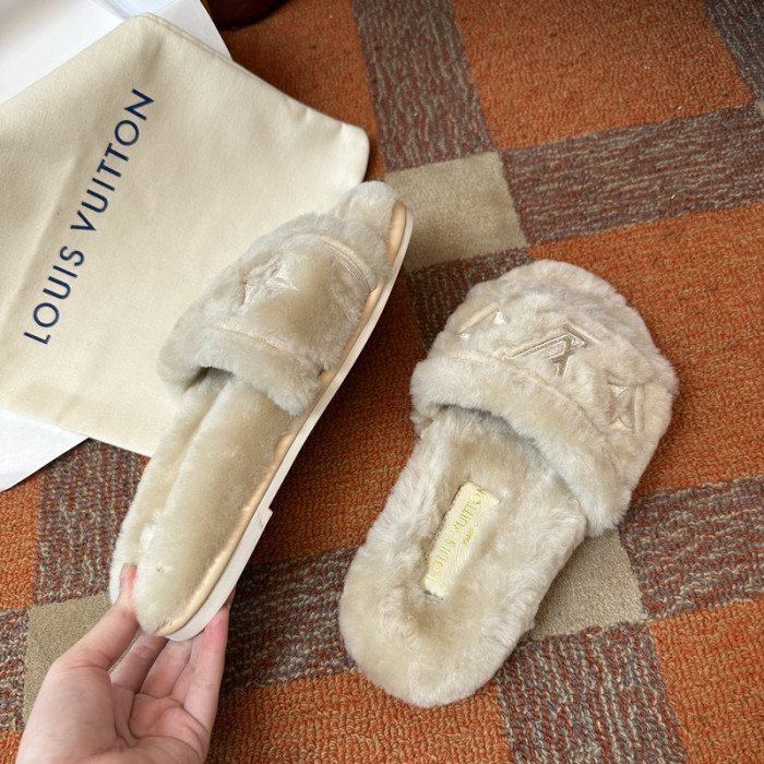 LV SLIPPERS