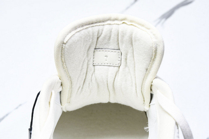 Gv*c sneaker