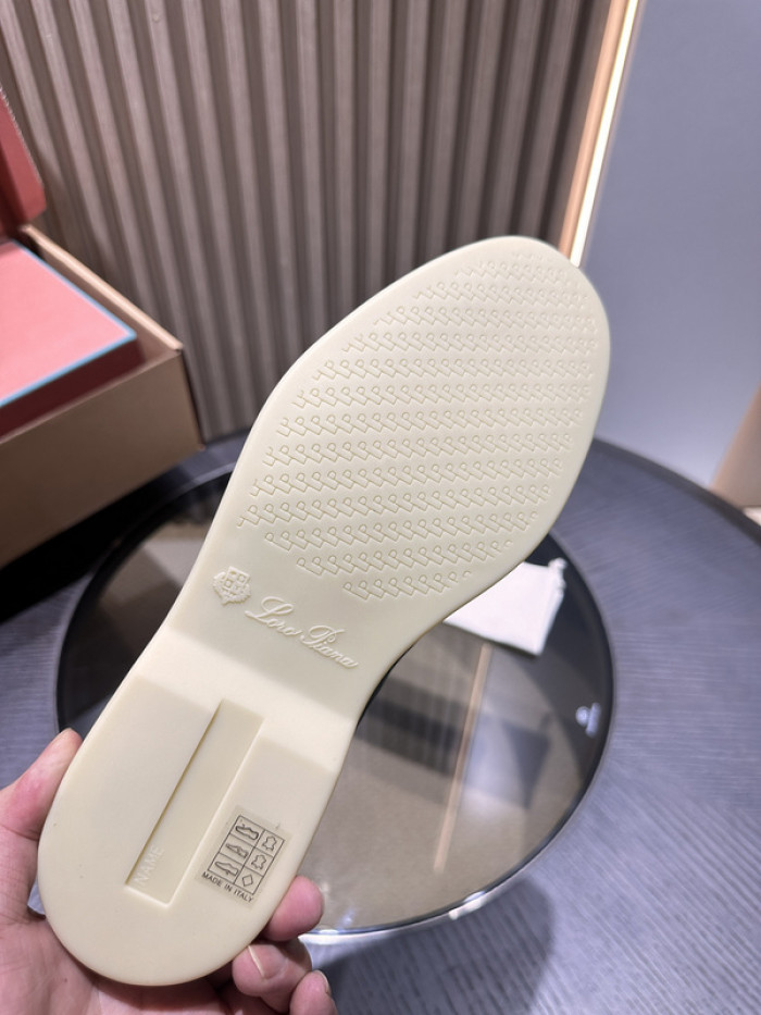 L0R0 P1ANA SNEAKER