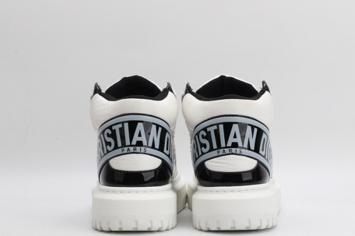 D10R B27 High Top Sneaker