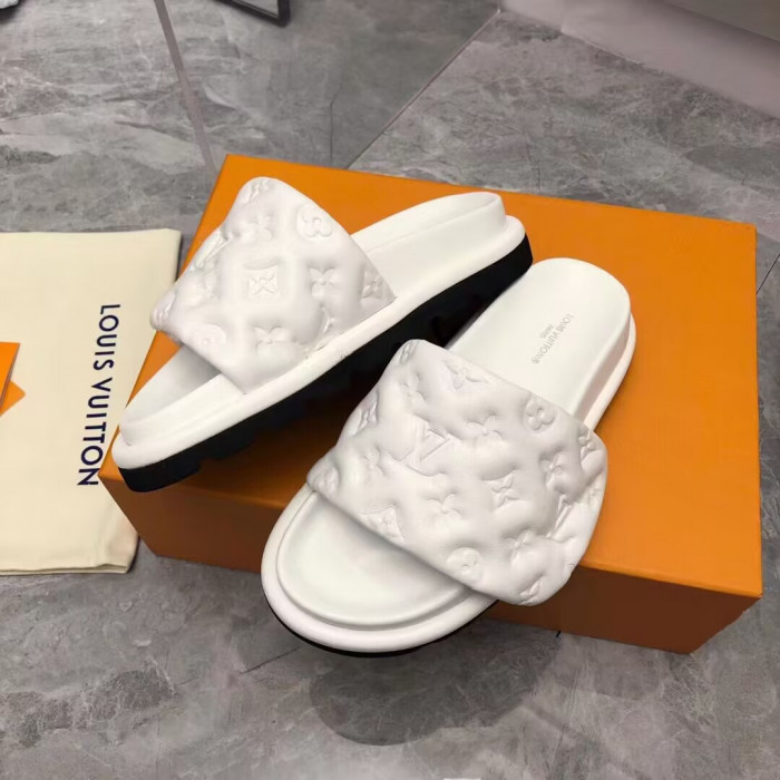 LV SLIPPERS