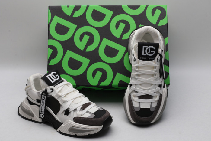 DG SNEAKERS 052505