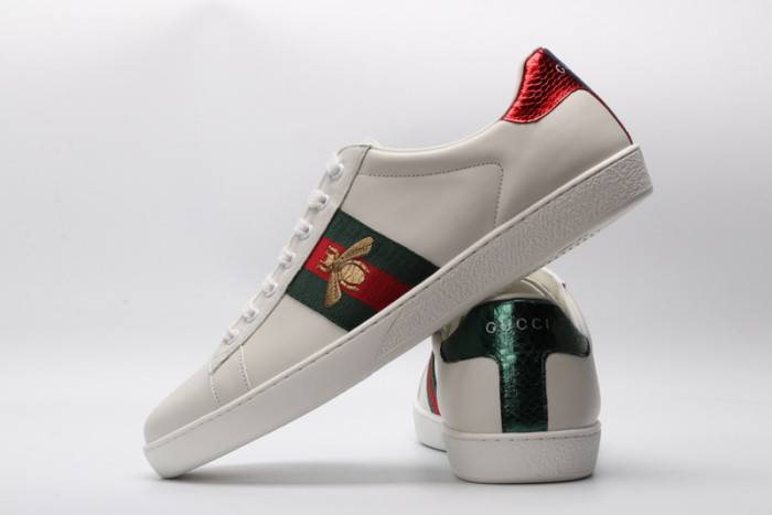 Gv*c ace embroidered low-top sneaker white with bee